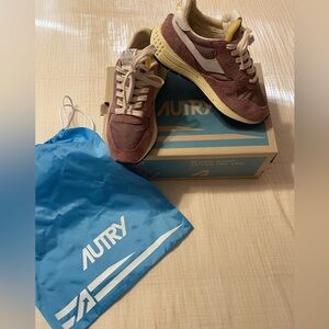 Autry Reelwind low Women's Sneakers in Rose and Cream US size 8